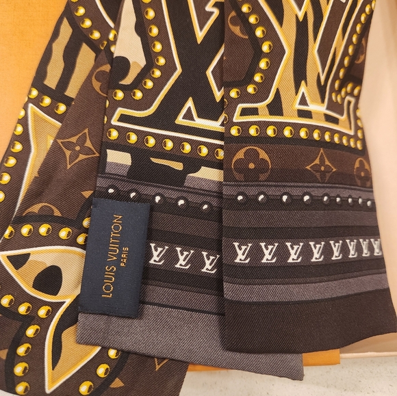 Louis Vuitton Scarf - Picture 7 of 7